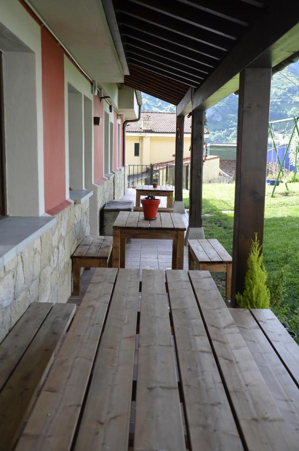 Хостел Albergue Cascoxu Llanos de Someron Екстер'єр фото